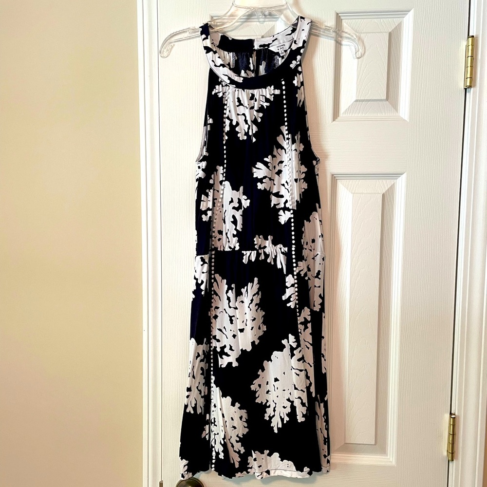 Crown and Ivy dark navy dress. Size 8.